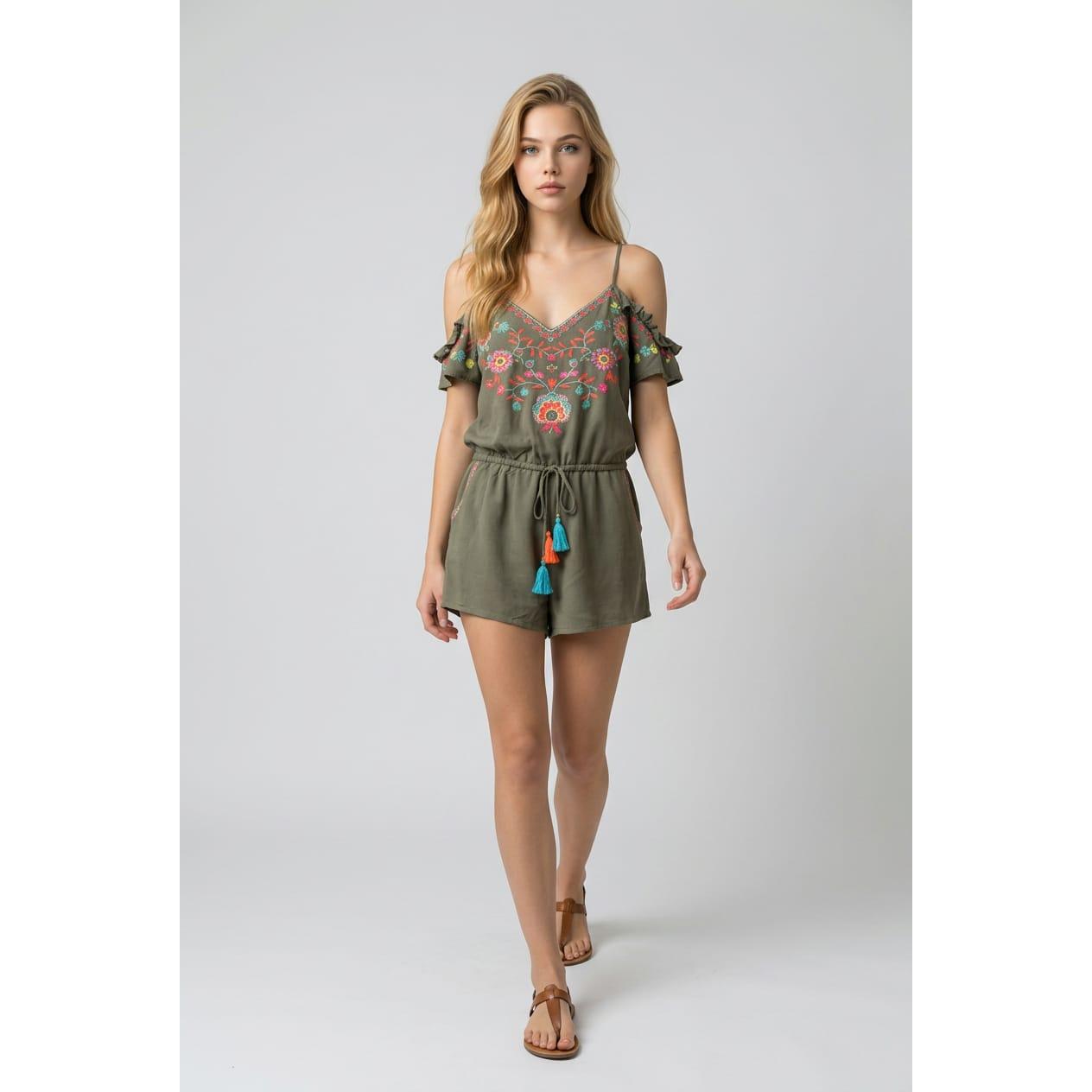 Mono corto marca LOVE & MONEY de viscosa con escote de hombros descubiertos y bordado decorativo, ideal para verano y ocasiones estivales - 100% viscosa transpirable y suave- REF: A3070