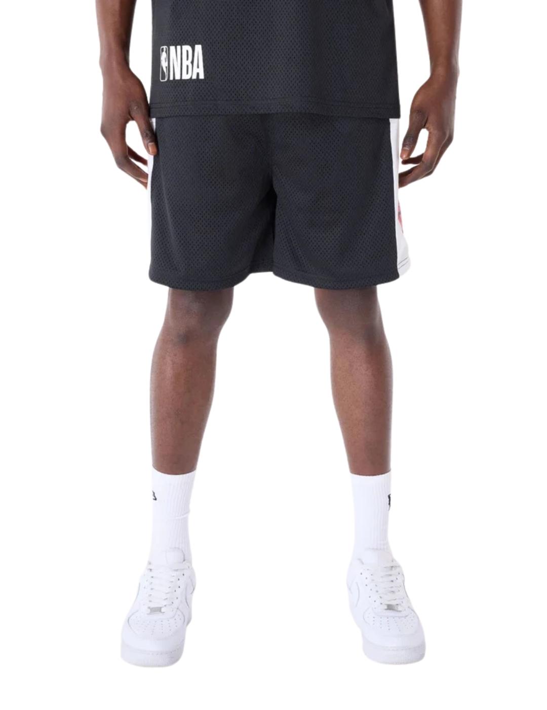 Pantalon corto new era bulls graphic mesh negro de hombre.