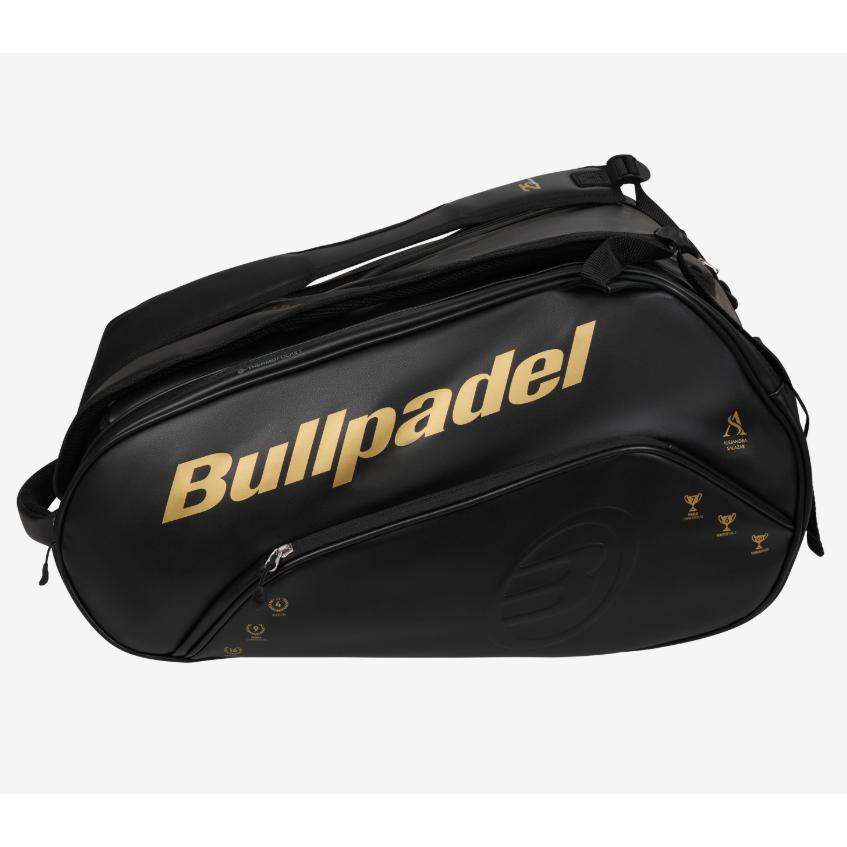 Paletero Bullpadel Flow Color Negro - Paletero Alejandra Salazar - Paletero de Gran Capacidad - 4 palas, Zapatillas y Ropa - Hecho de Polipiel - Mochila Padel
