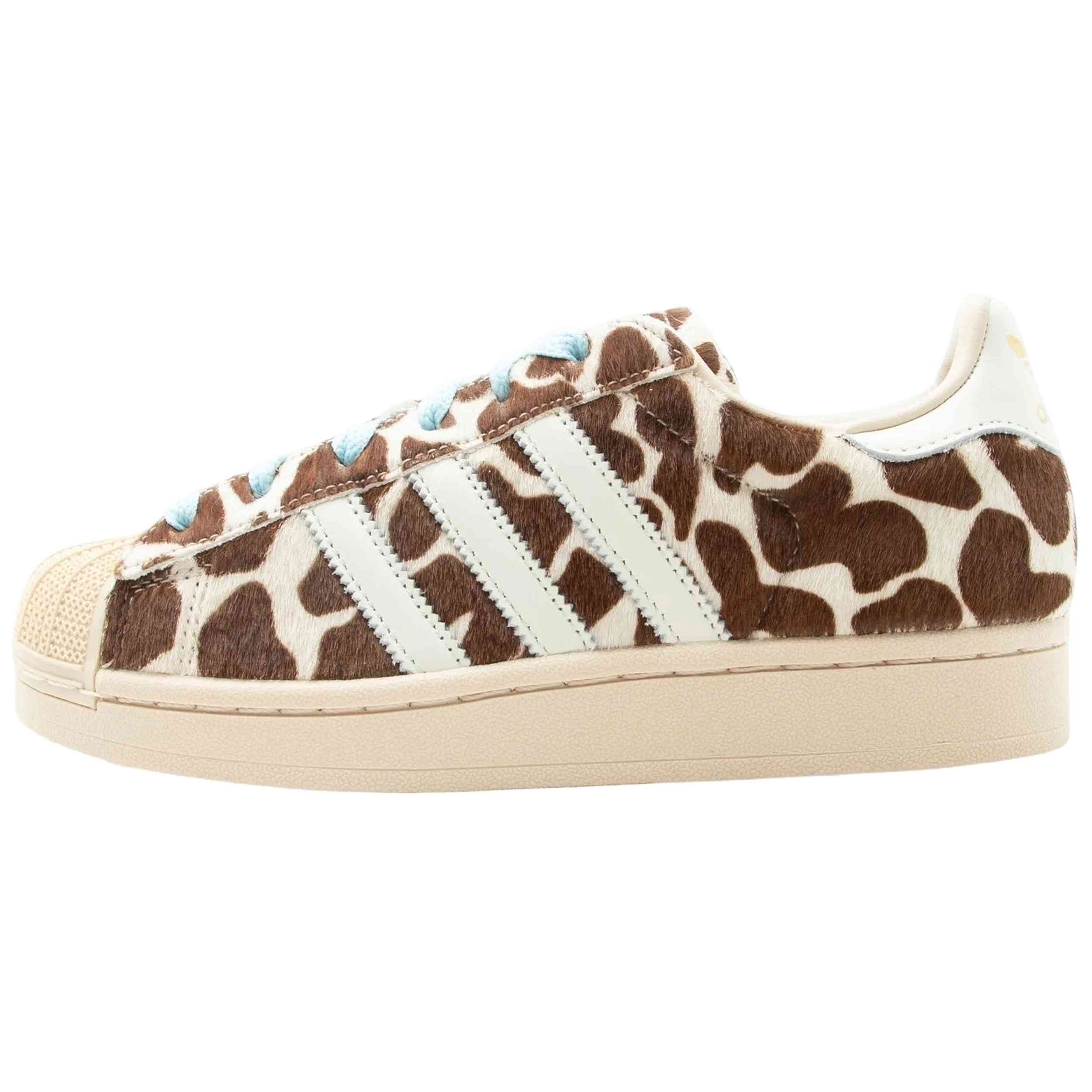 Zapatillas Adidas modelo Superstar II "Giraffe Print" para Mujer en color Beige