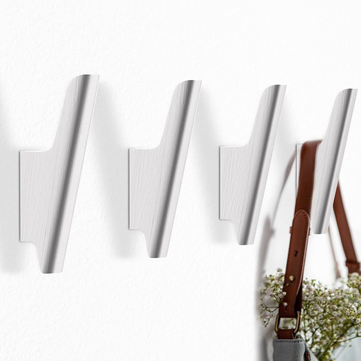 Ganchos de pared - Ganchos de pared de madera - Juego de 4 ganchos para abrigos de madera de nogal natural - Para colgar sombreros, mochilas, bolsos, abrigos, carteras y toallas - Decorativos - Ganchos de pared de madera resistentes - Blanco