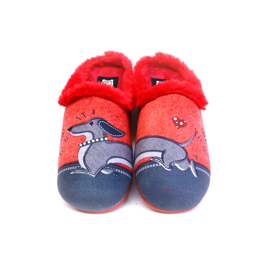 Shoes Zapatilla Casa marca Marpen Slippers para mujer en color rojo