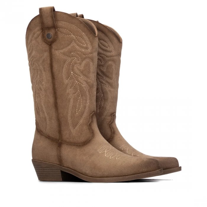 Botas camperas mujer caña alta color camel de refresh con tacón bajo y cremallera lateral para otoño e invierno