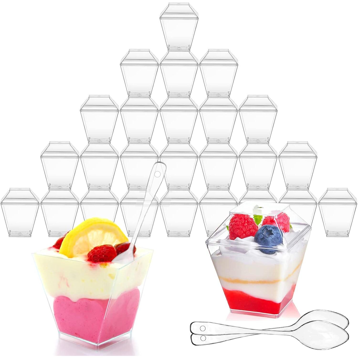 【PACK 50】Mini Tazas de Postre - 50pcs 2oz 60 ml Vasos de Postre Reutilizables con Tapas y Cucharas Tazas de Aperitivos Ollas de Tarta de Queso Tazón de Postre de Plástico para Pudín Mousse Fiesta