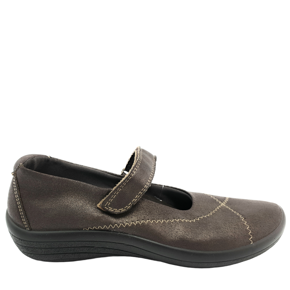 Cómoda  Bailarina mujer Arcopedico TRIGLAV de licra roja elástica aspecto piel lisa vegana e hidrofugada. Ajuste velcro. Piso con sistema de arco lateral para mejor Altura Tacón bajo (3-5 cm) Referencia 4616-J68