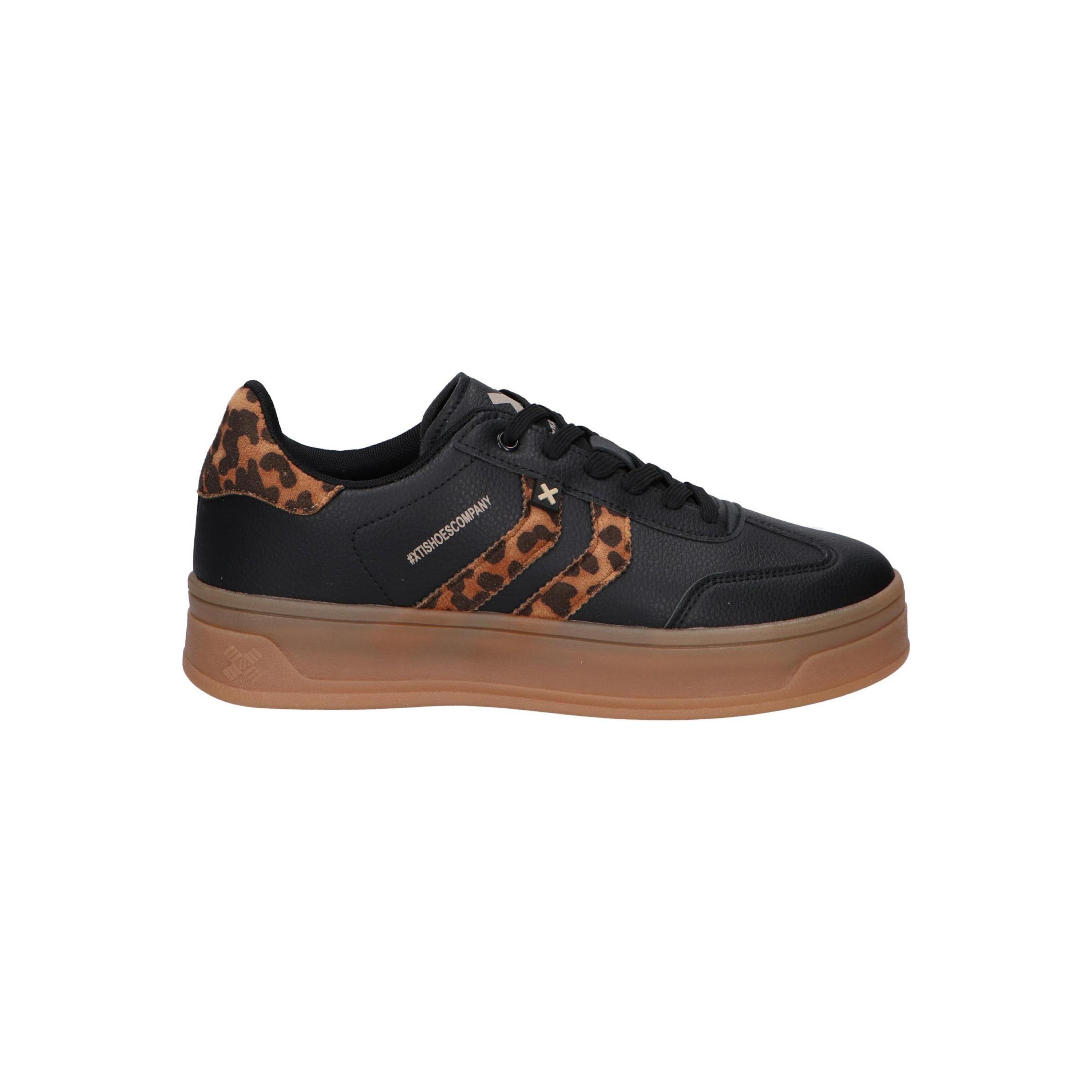 Xti women's boots in black