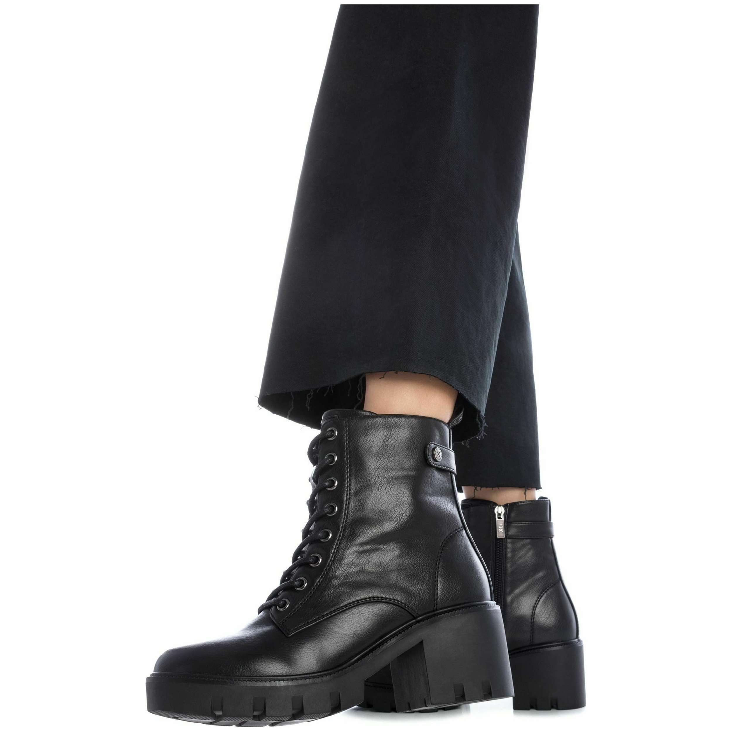 Botas Xti para Mujer en color Negro