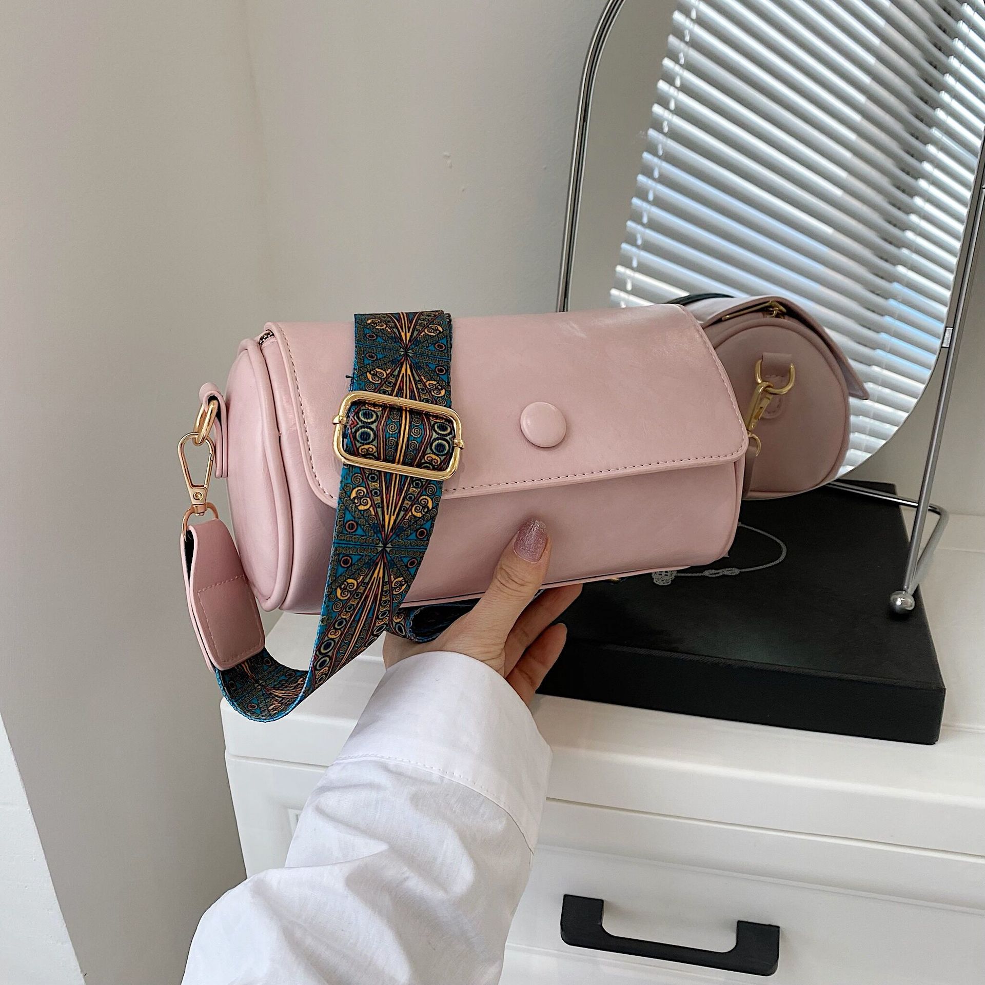 Bolso bandolera cilíndrico para mujer, pequeño bolso de hombro de piel sintética, bolso de mano único con correa de hombro ancha estampada