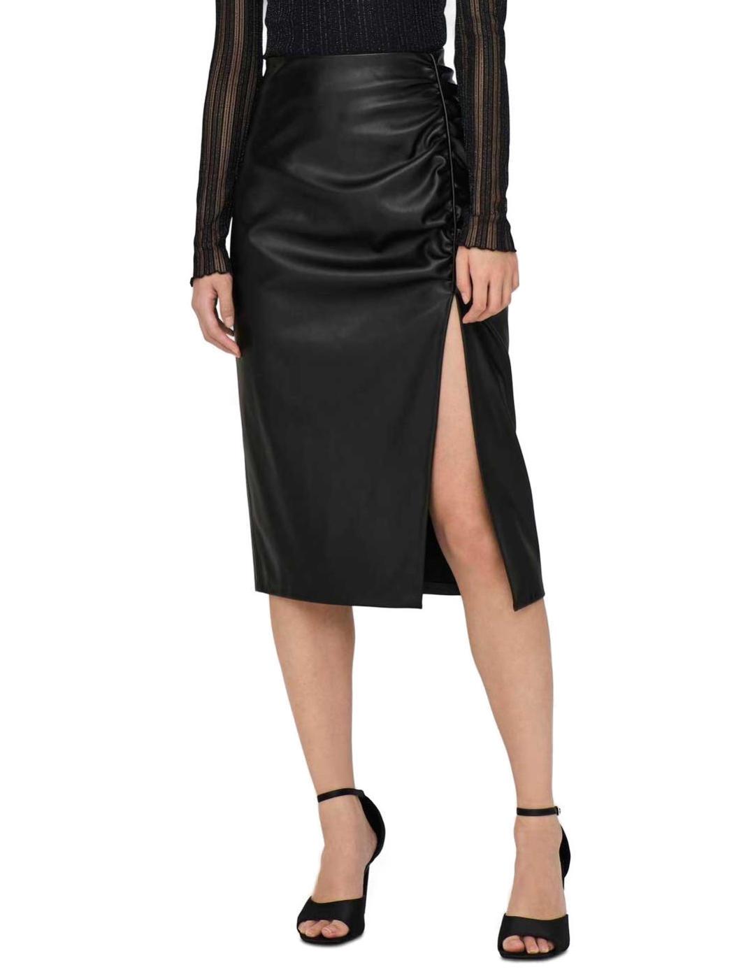 Falda Only Mia midi polipiel negra de mujer