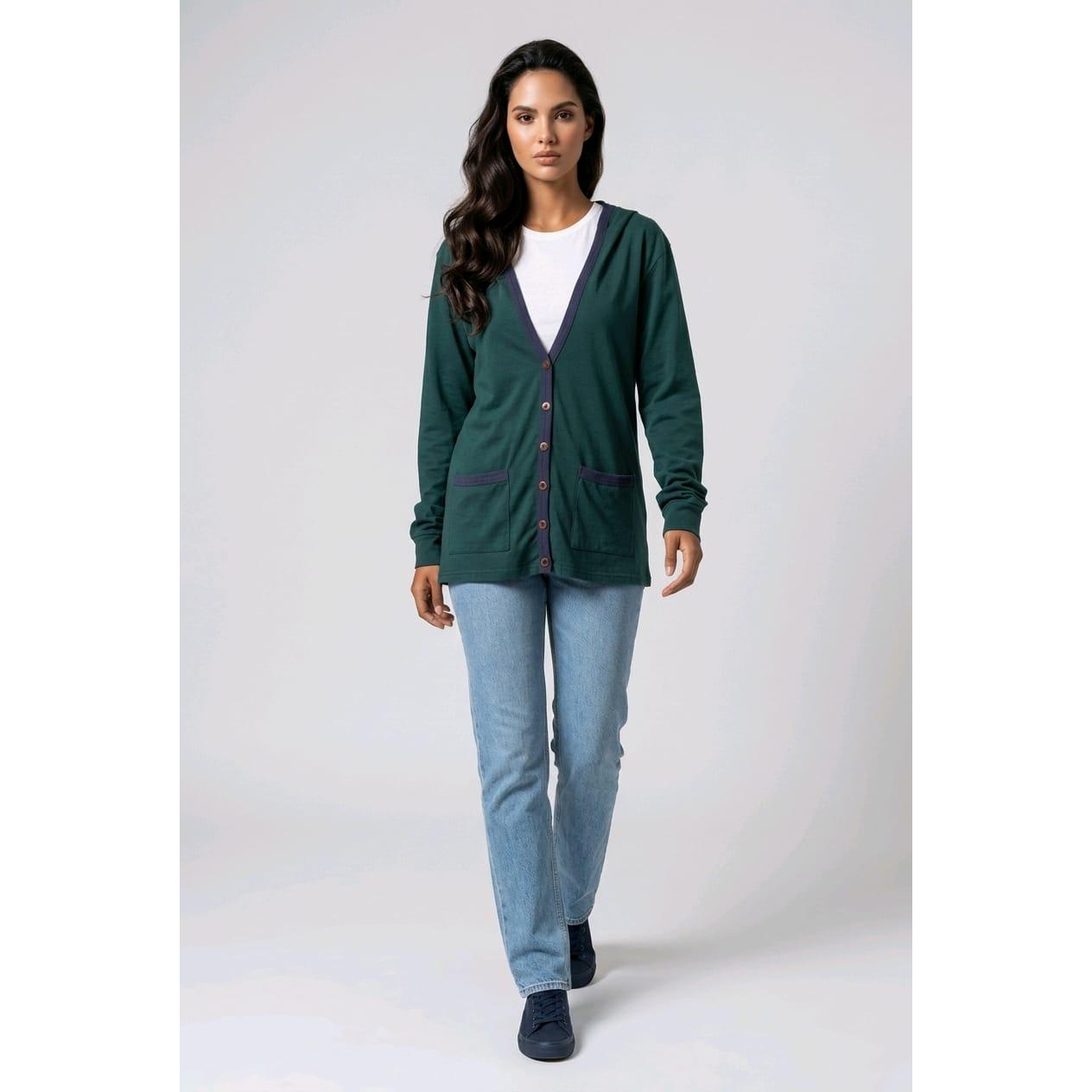 Chaqueta tipo sudadera de algodón con capucha, ribetes en contraste y cierre de botones. Cómoda, versátil y perfecta para looks casuales en Banbat.- REF: 68201