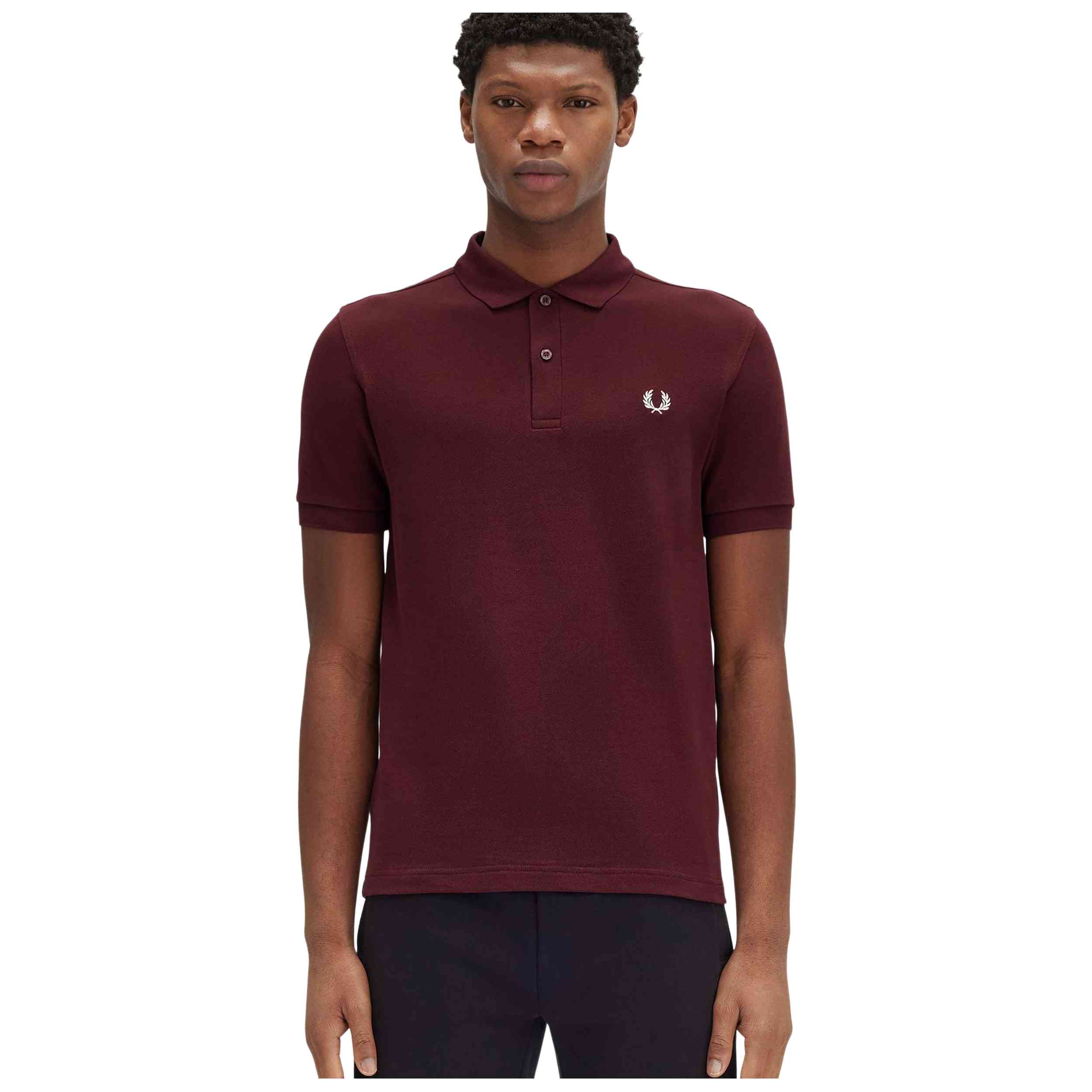 Fred Perry modelo M6000-597 en color Granate