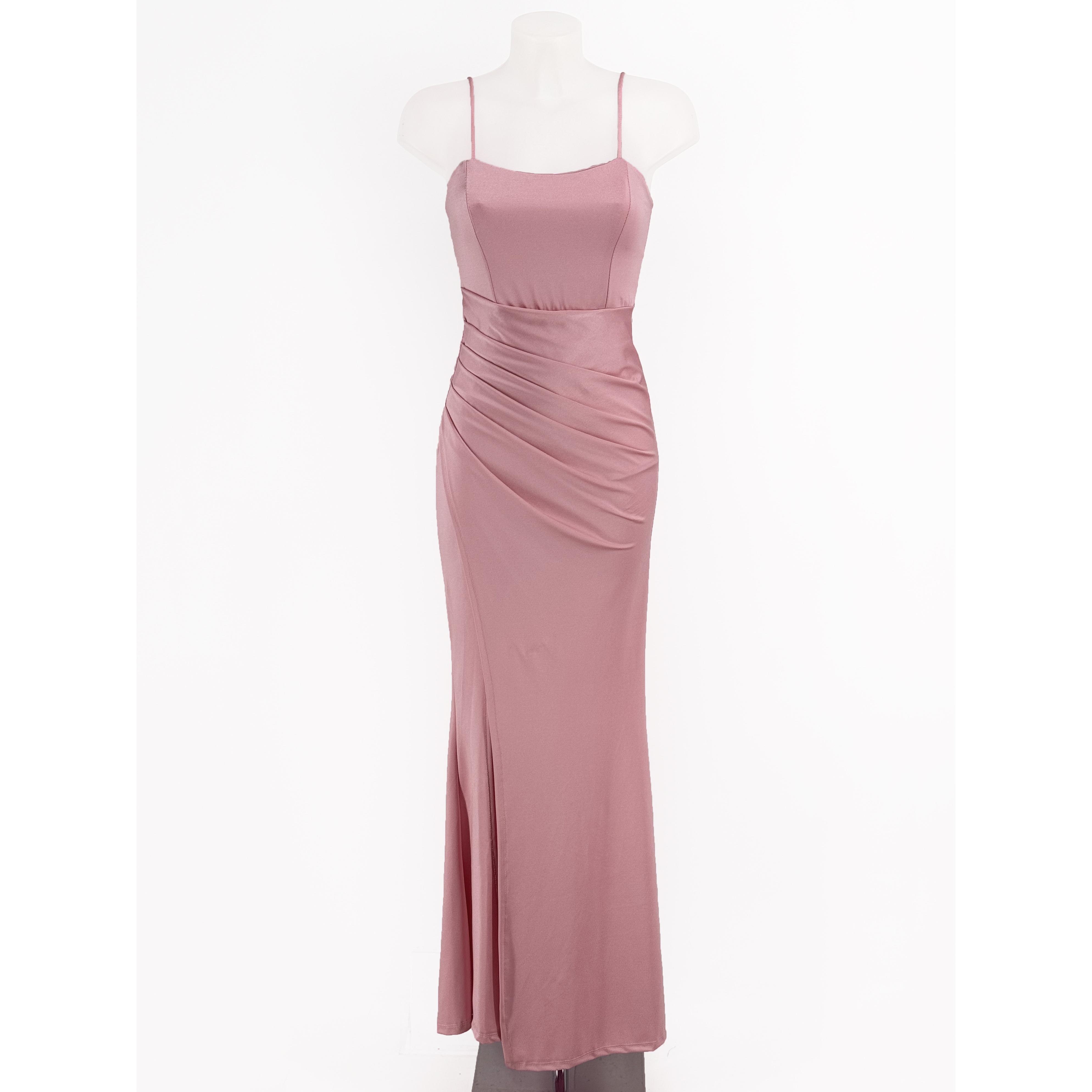 Vestido largo ajustado cola de sirena con abertura, escote palabra de honor y tirantes finos regulables. Tejido satinado y elástico, diseño de frunce en la parte del abdomen y se ajusta con tirantes entrelazados en la parte de atrás. Espectacular espalada