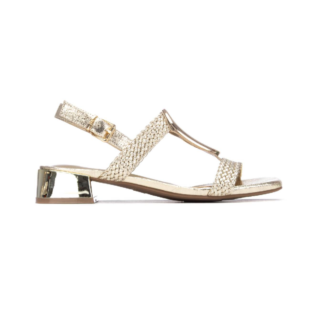 Sandalias Xti modelo 145493 en color Oro