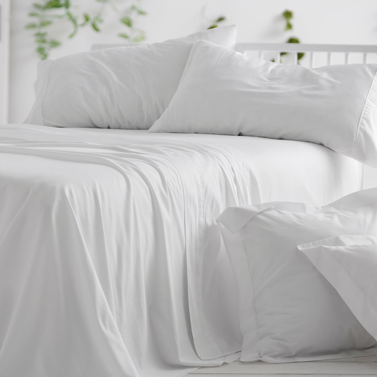 Juego sábanas Diseño 400. BURRITO BLANCO. Incluye sábana encimera, bajera y 1/2 fundas de almohadas. Juego de sábanas en tejido liso.Disponible en color  Blanco,Azul,Nude,Menta,Gris y Crudo. 100% Algodón. Tamaños 90, 105,135,150/160,180 y 200cm