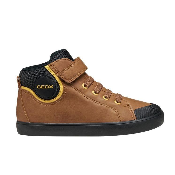 Botines niño Geox modelo J Gisili color marron y negro botin Geox respira muy comodos y calentitos con suela de membrana transpirable e impermeable y cierre de tira adherente y elasticos trending esta temporada