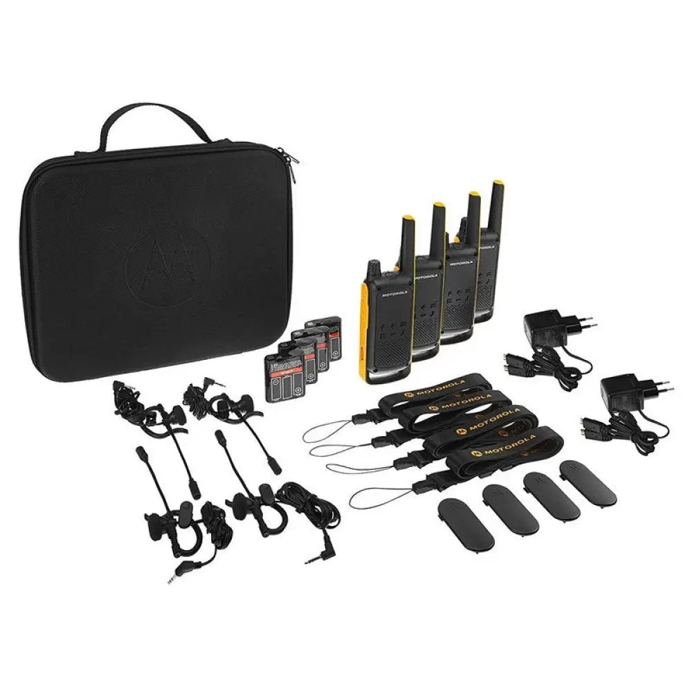 Motorola - Walkie-talkies Talkabout T82 Extreme Quad Pack de 4 unidades con resistencia IPX4, pantalla oculta y linterna LED para aventuras al aire libre
