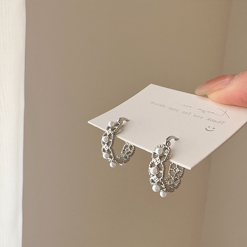 Sentido del diseño, elegantes pendientes de perlas huecas para mujer, sencillos, nicho, únicos, exquisitos, de moda y versátiles