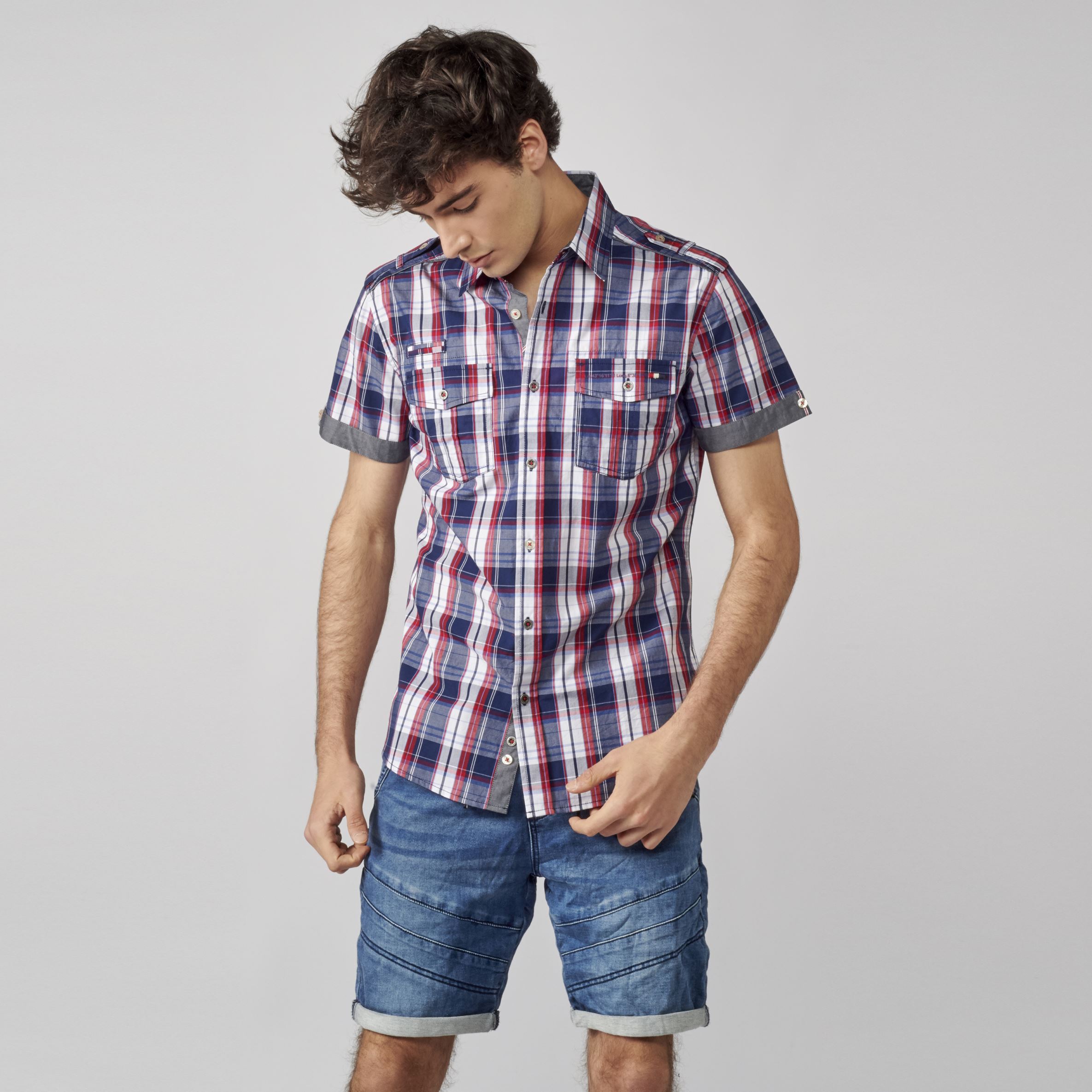 Koroshi - Camisa manga corta de cuadros para hombre, 100% algodón fresco y transpirable con bolsillos de solapa y vuelta en manga contrastada