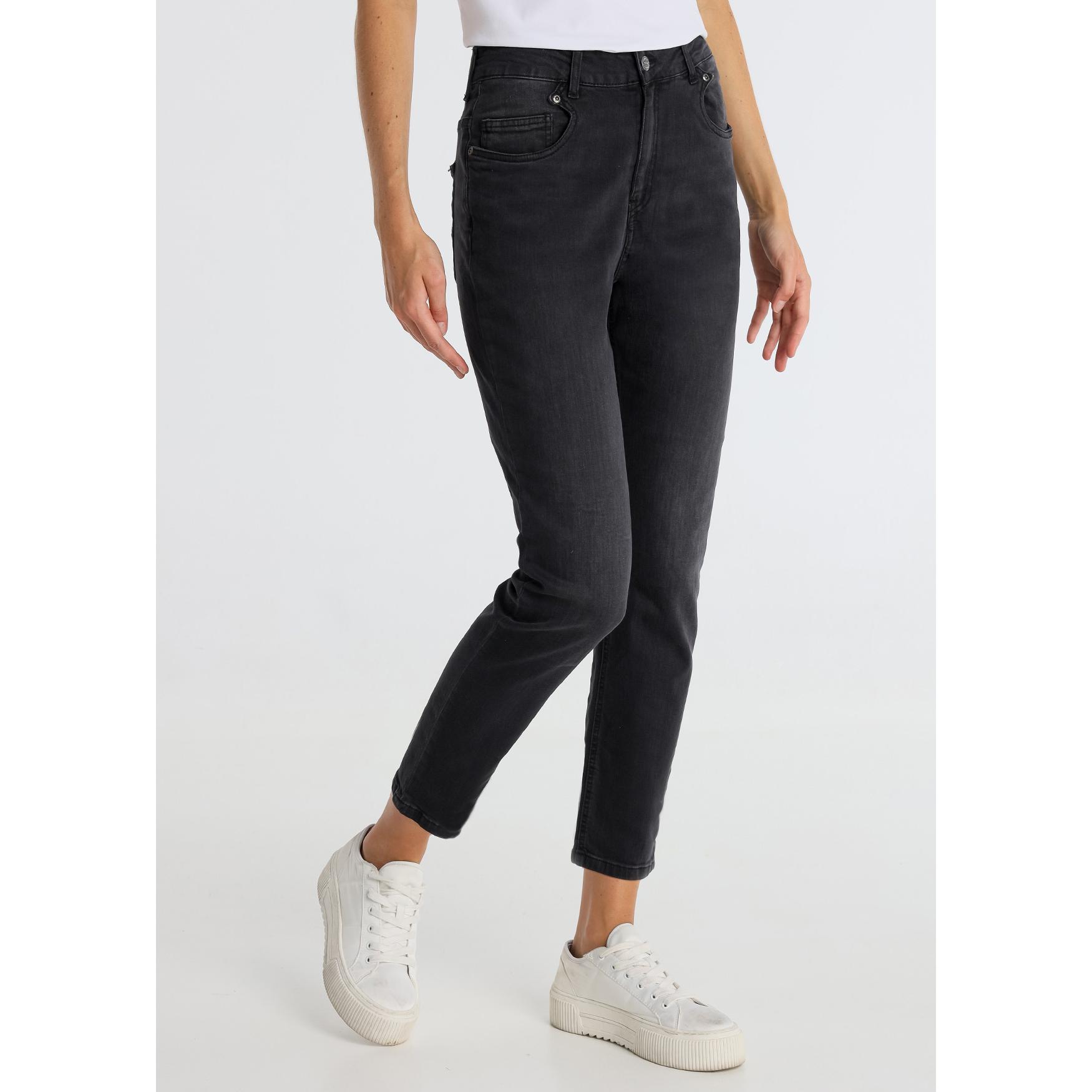 CIMARRON - CAROLE HUGO - Jeans black denim cintura media - Mom fit - Tiro largo- Tallaje en Pulgadas