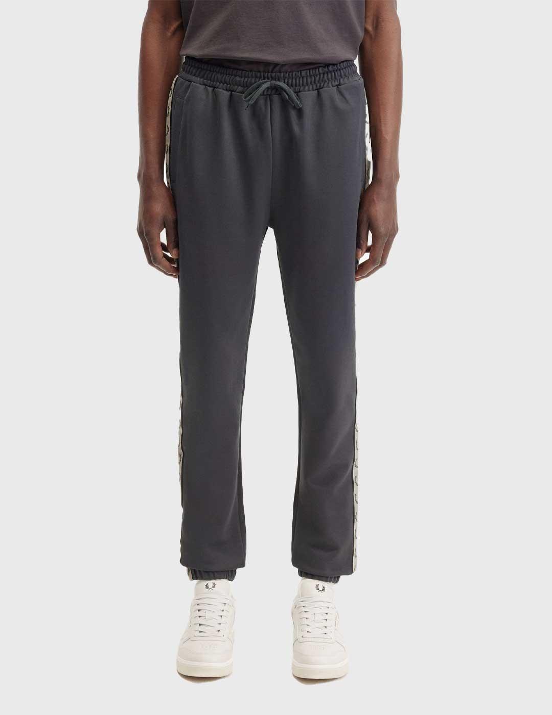 Fred Perry Seasonal Taped Track Pantalón gris para hombre