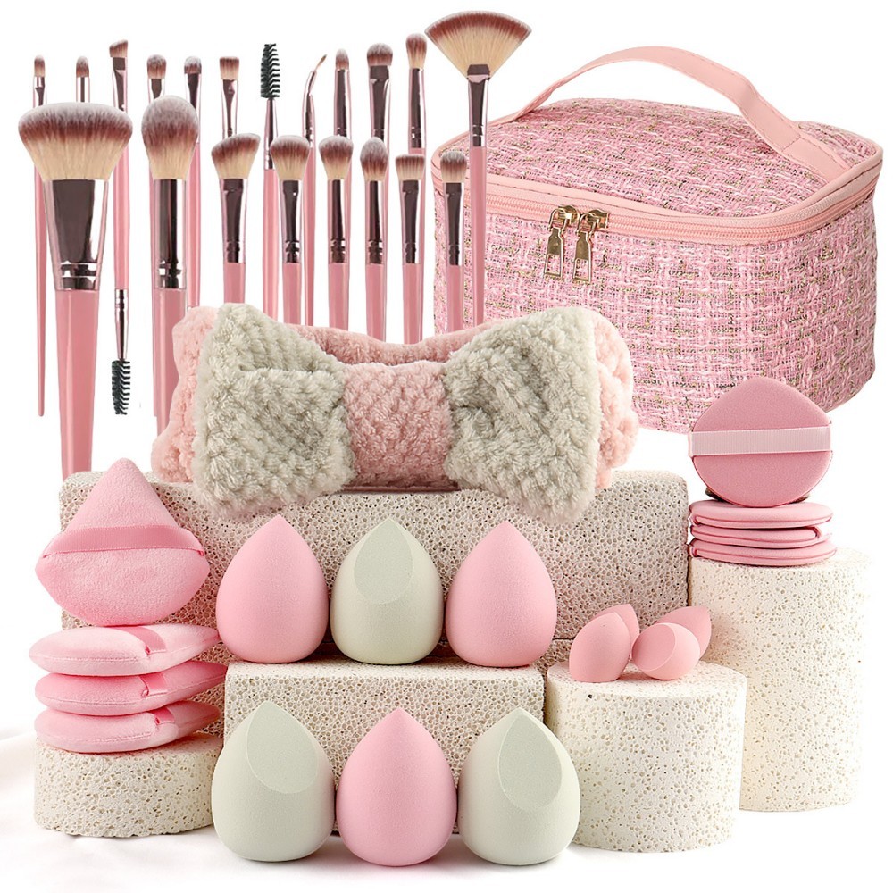 TK Set de herramientas Bety de 40 piezas con neceser de viaje, juego completo de brochas y borla para antes y después del maquillaje.
