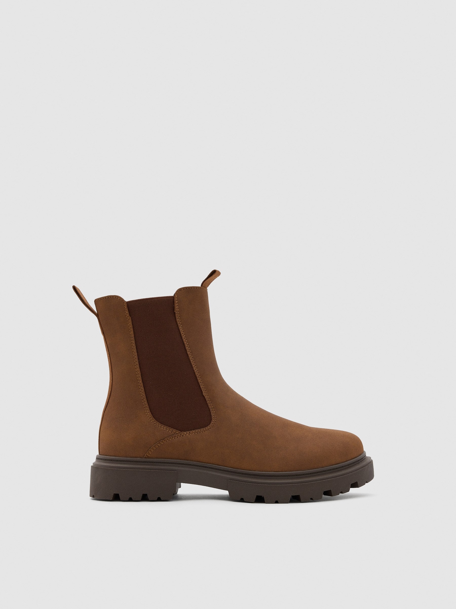 Botas chelsea marrones sin cremallera, con elásticos y plantilla Inside Comfort para máxima comodidad