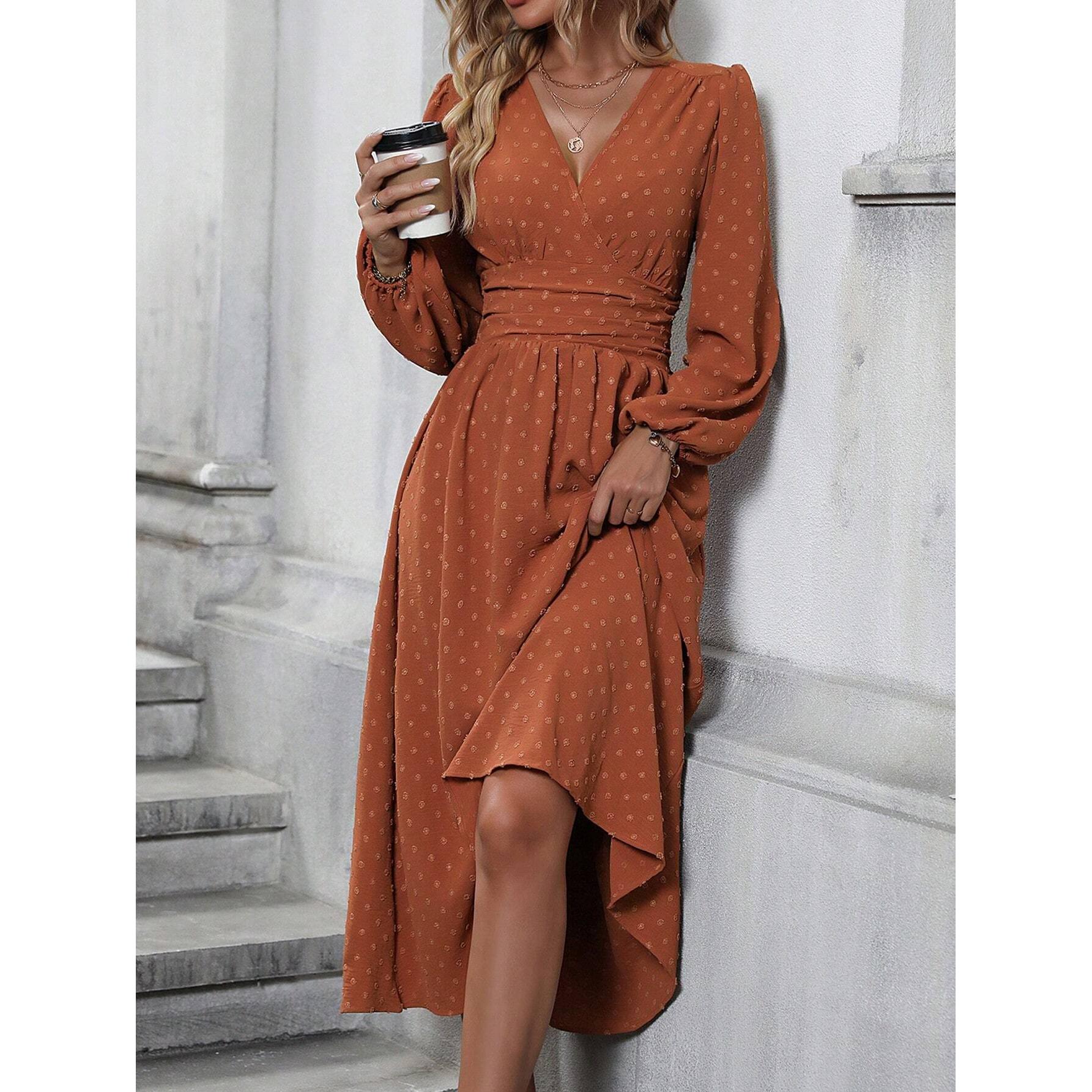 Vestido largo de otoño e invierno para mujer, nuevo vestido bohemio plisado de cintura alta con lunares suizos, cuello en V y manga larga para vacaciones, otoño e invierno 2025