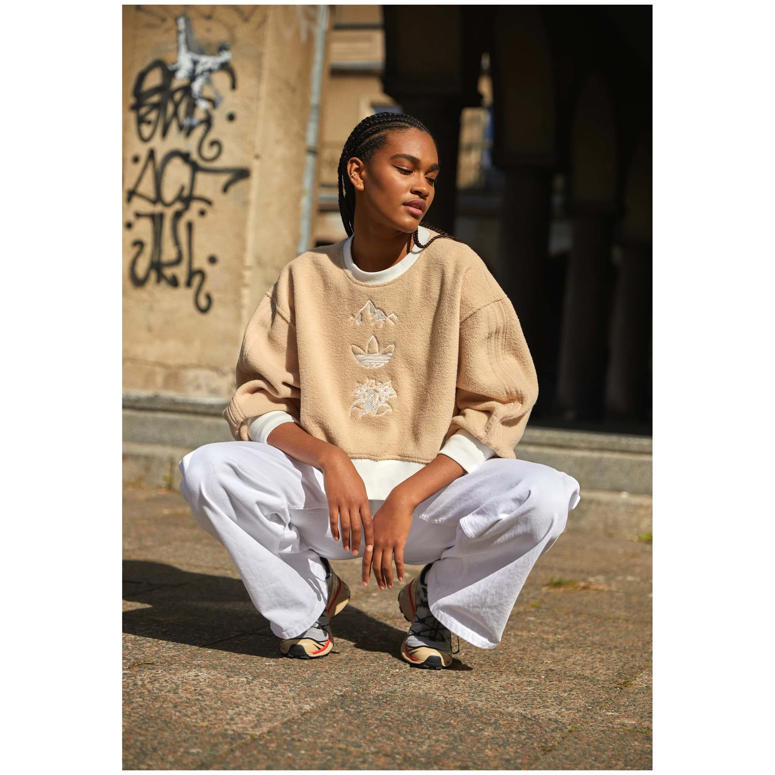 Jerseis Adidas modelo HM1607 para Mujer en color Beige