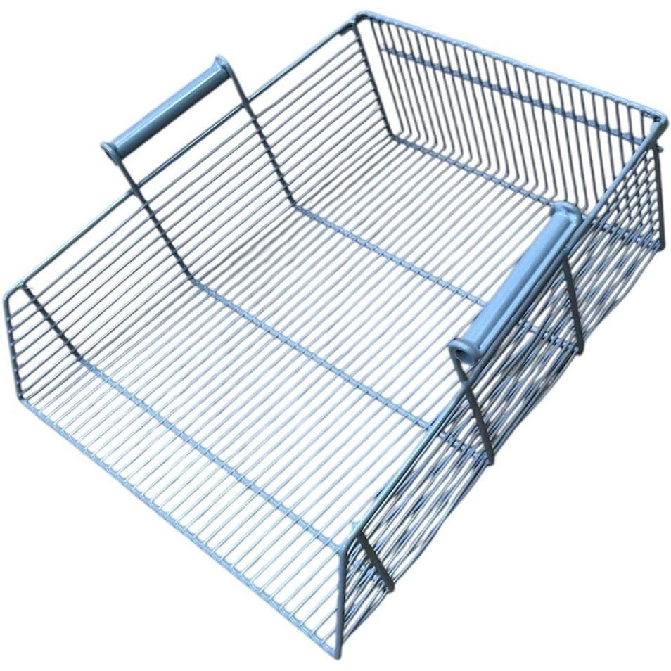 Bandeja o cesto de metal recolector de Aceitunas y Otros Frutos Medidas 500x475x140 mm. Su diseño en forma de criba longitudinal consigue que las hojas se separen de los frutos así como los restos de piedras o tierra.