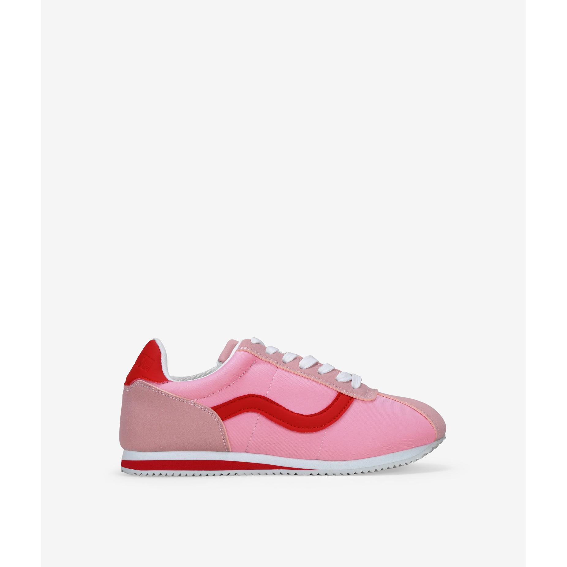 Bosanova Zapatillas deportivas para mujer combinadas en ante y nylon con pieza lateral a contraste y suela dentada. Cierre con cordones planos.