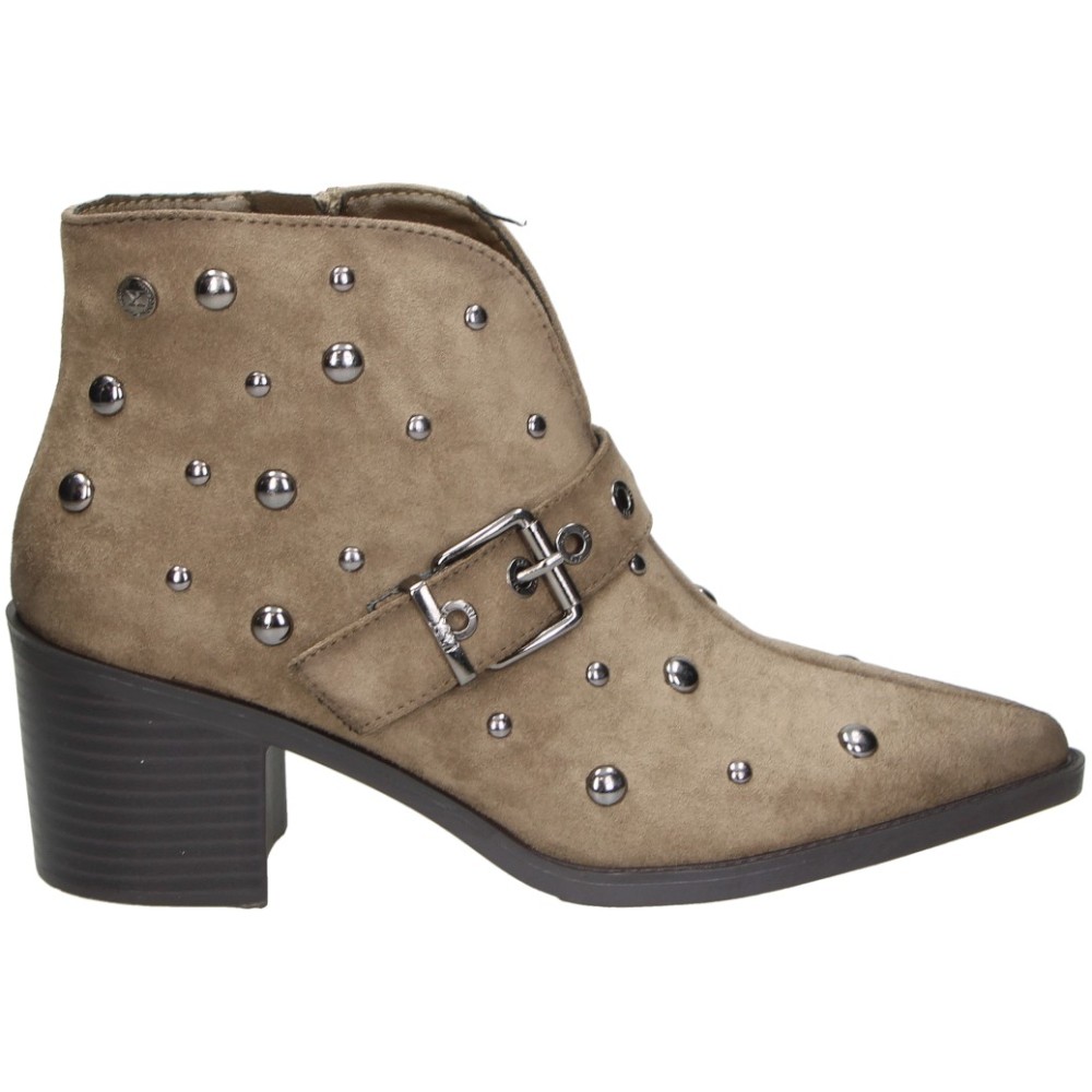 XTI | Botines de Tacón XTI para Mujer – Botín Estiloso en Marrón Taupe con Tachuelas – Botines con Cremallera Lateral – Tacón Medio y Cómodo – Versátiles y Combinables – Modelo 146516