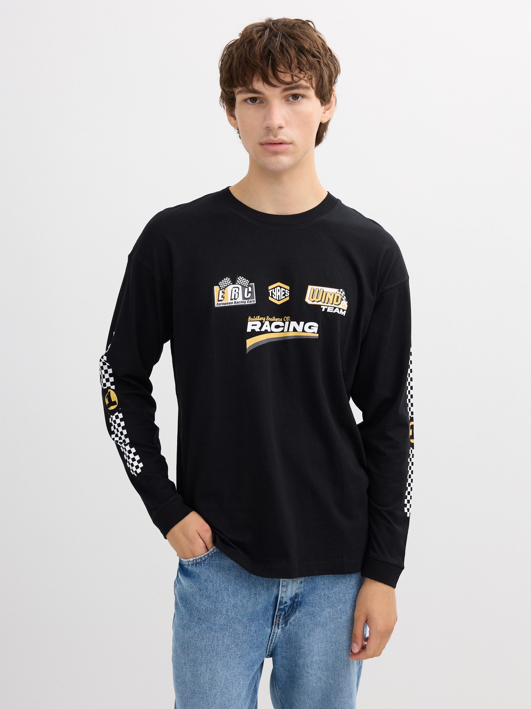 Camiseta oversized de algodón, manga larga, cuello redondo, diseño con texto y acabados en rib INSIDE