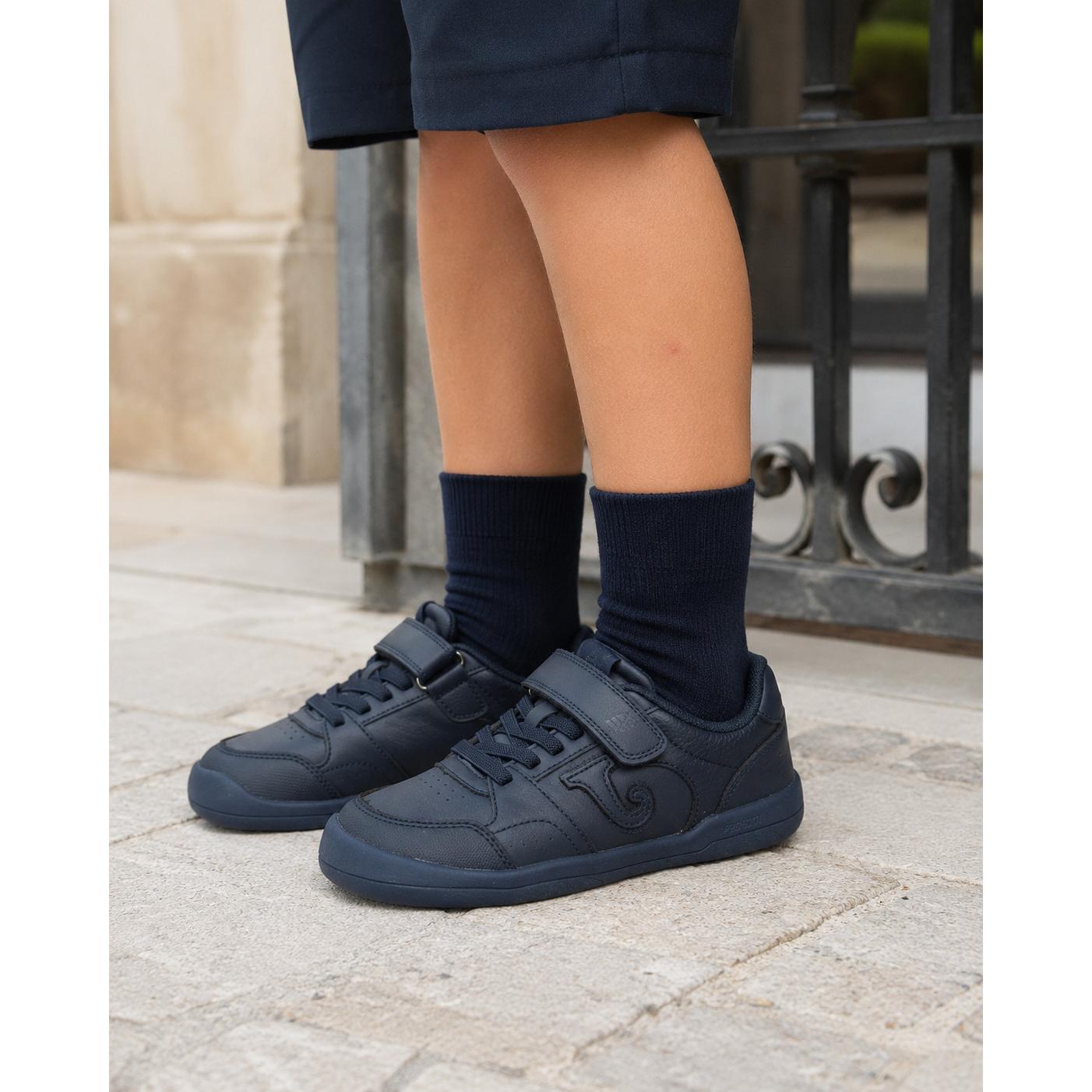 Deportivos marca JOMA para niño en color marino. Calzado Barefoot  con Cierre Adhesivo, Suela Flexible Zero Drop, Puntera Amplia y Plantilla Antibacteriana