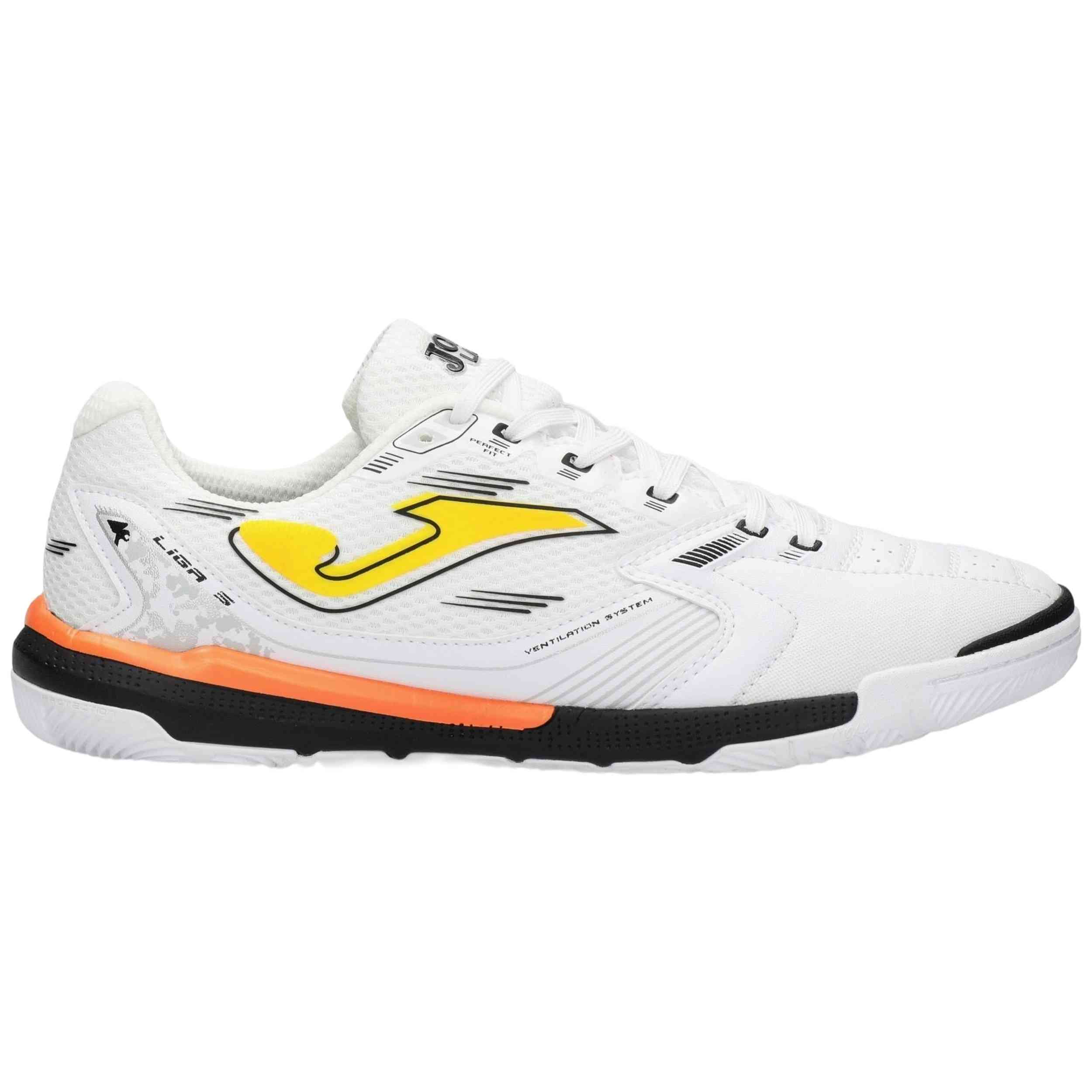 Calzado Joma modelo Liga 5 2602 Blanco Indoor en color Blanco