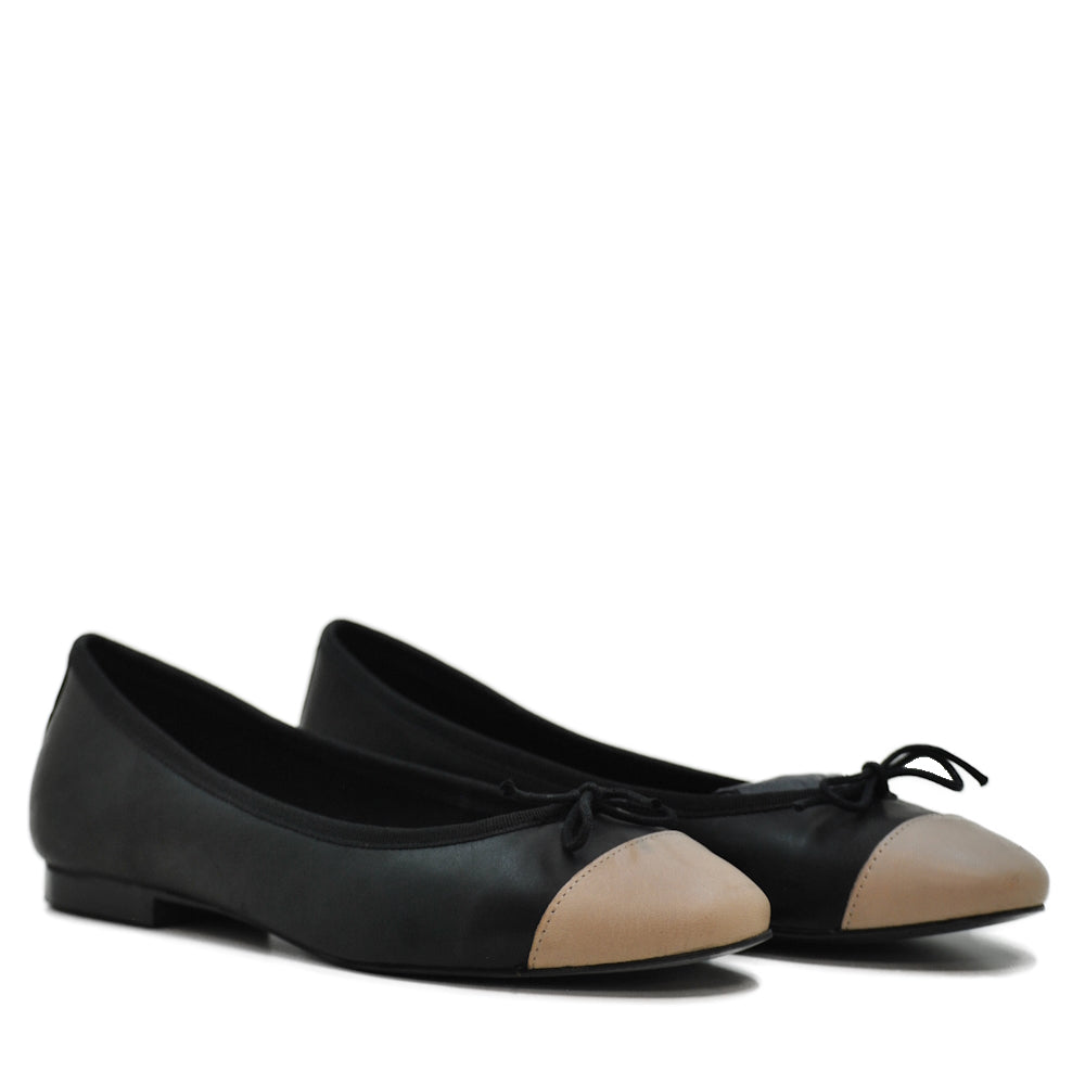Bailarina 5173 en Napa Nude y Mestizo Negro, diseño español de calidad, fabricada artesanalmente en piel con tacón de 10mm, disponible en tallas 35-42. Elegancia y confort en cada paso, descubre el lu