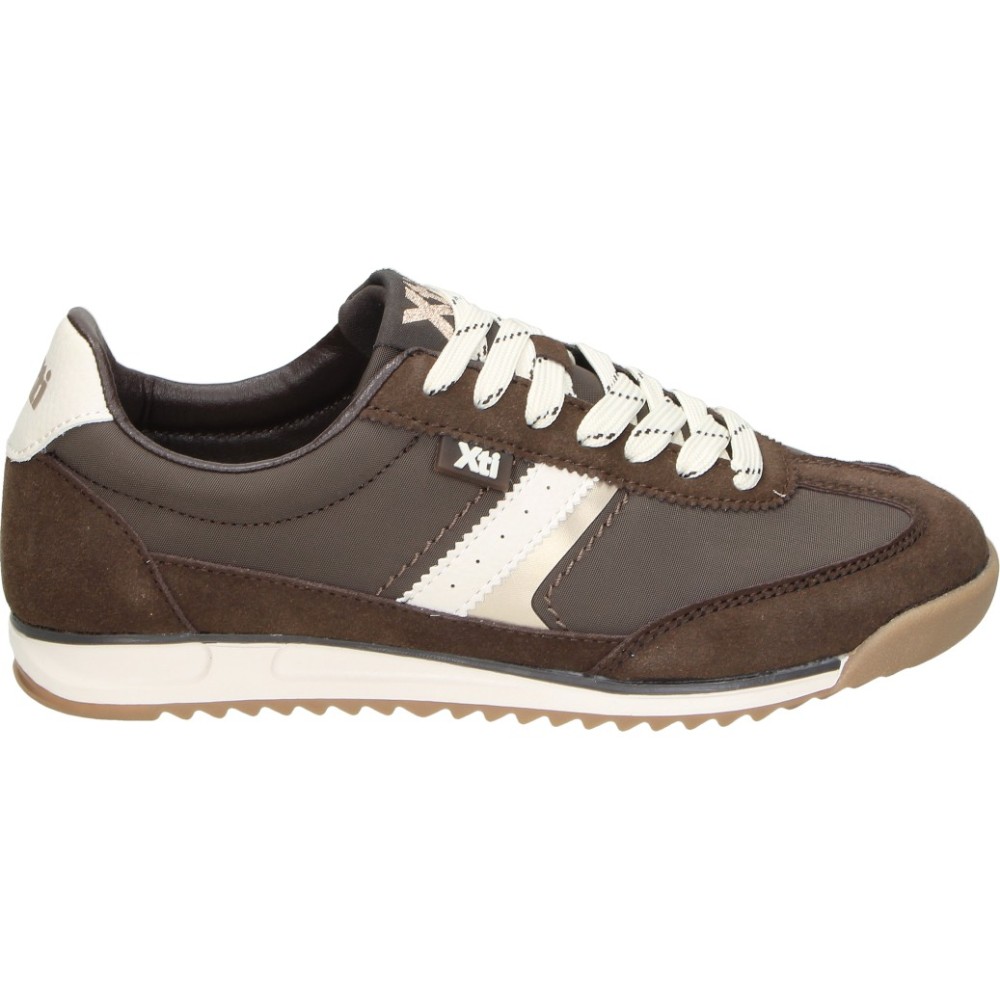 XTI | Zapatillas XTI para Mujer – Deportiva Casual Marrón con Detalles en Blanco – Sneakers con Cordones – Estilosa – Cómodas y Versátiles – Modelo 146114