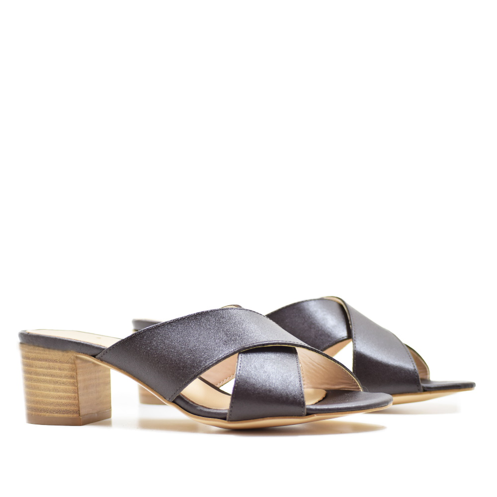 Sandalias Colmar de Napa Marrón para Mujer con Tacón Medio de 50mm - Elegancia y Comodidad Atemporal en Diseño Español. Descubre el toque sofisticado que estas sandalias de piel napa te brindan, ofrec