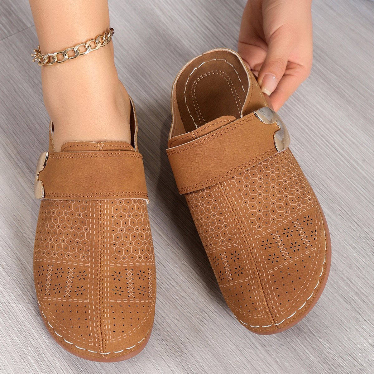 TK Pantuflas casuales de Suela plana de talla Grande 45 para Mujer, Nueva Pants de Playa with Cabeza de metal y Tacón de cuña de color sólido.