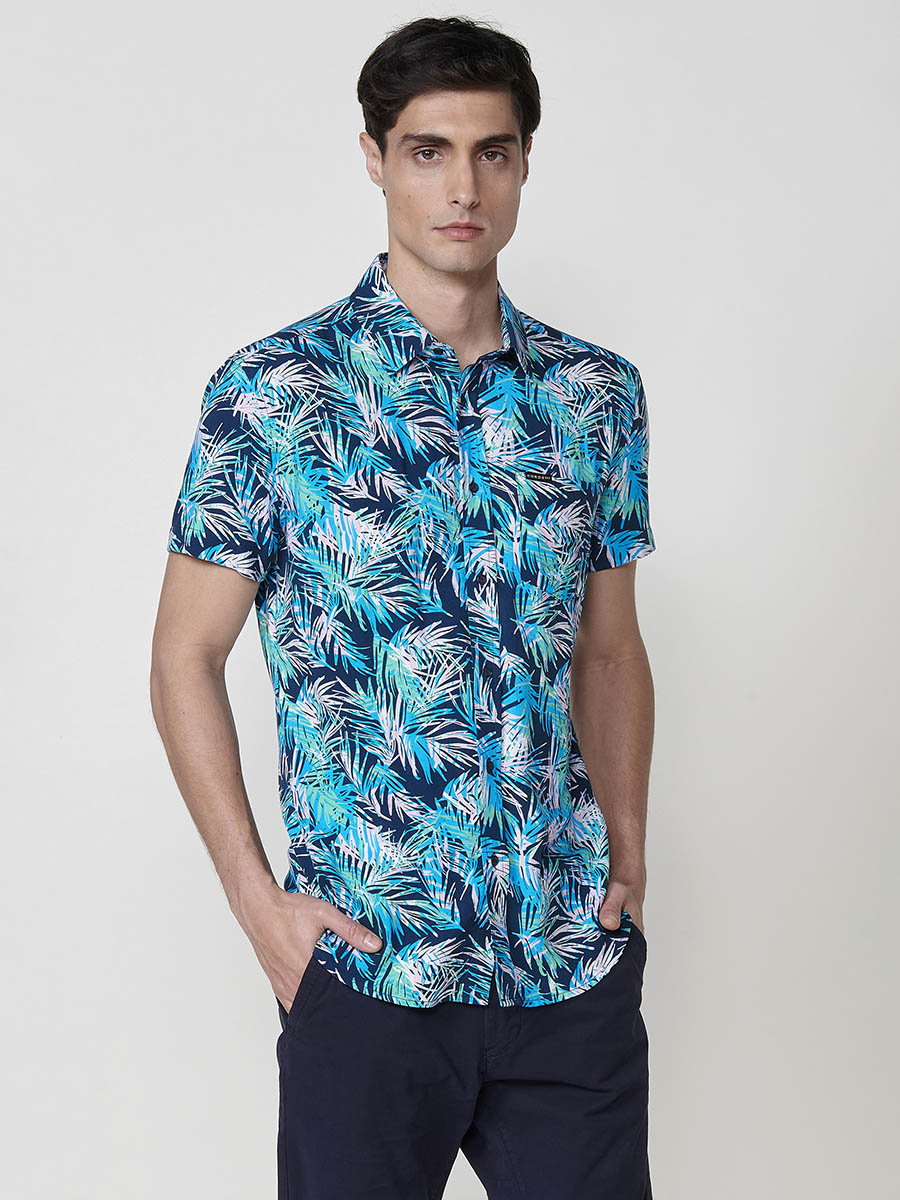 Koroshi - Camiseta hombre manga corta estampado tropical 100% viscosa con bolsillo frontal para primavera y verano