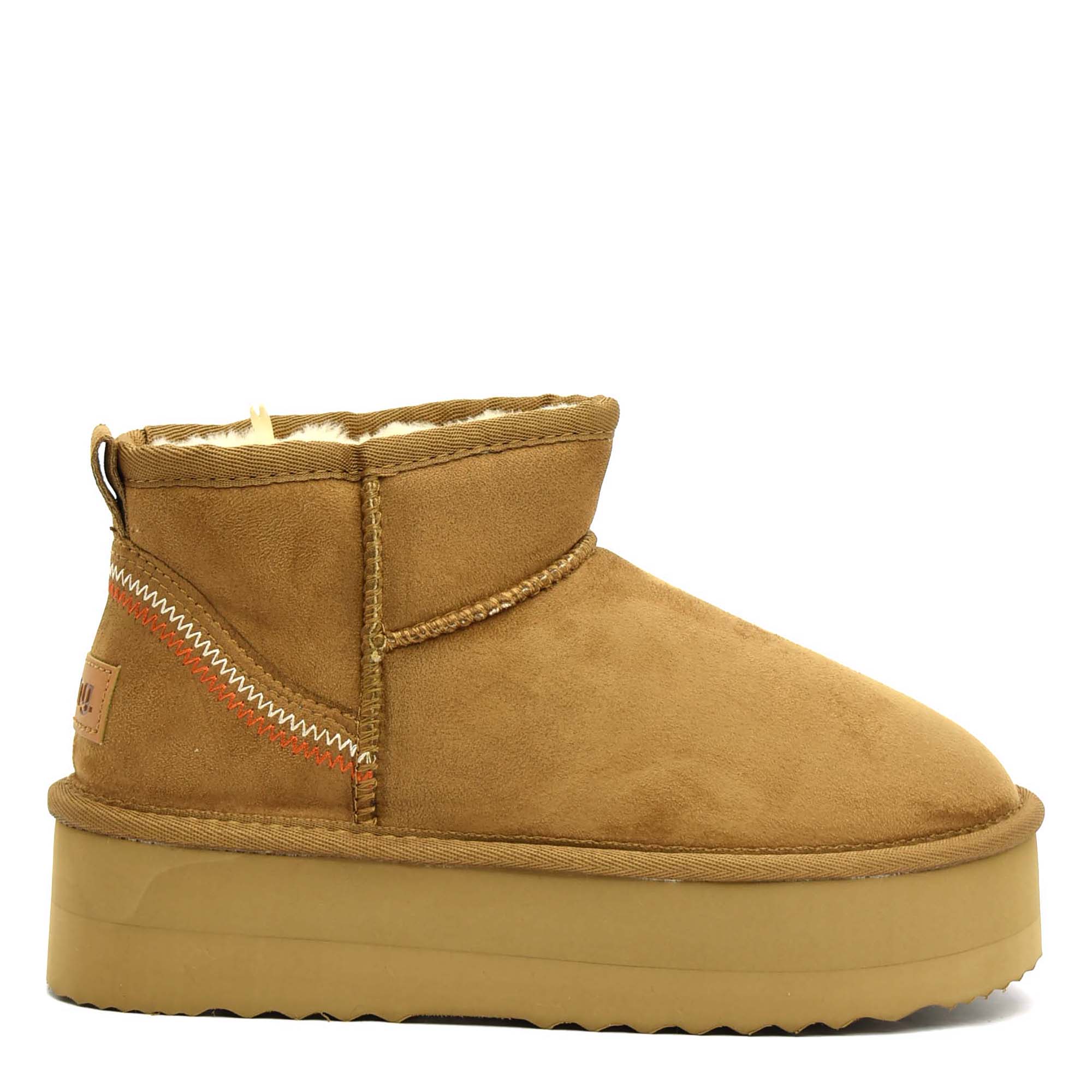 Mustang mod. 59733 Bota Australiana para mujer en serratex