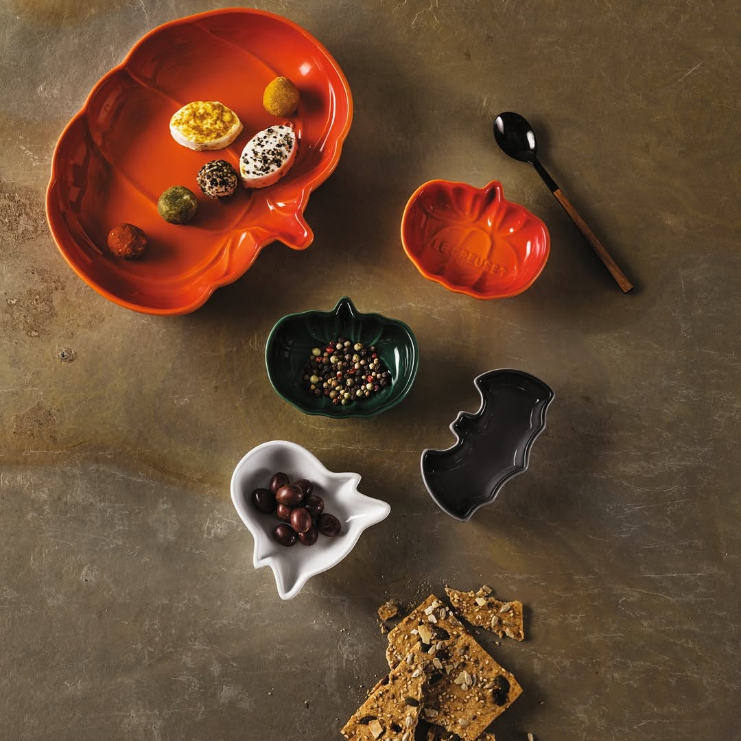 Platos Pequeños de Cerámica para Halloween – Colección Especial Le Creuset con Diseños de Calabazas, Fantasmas y Murciélagos