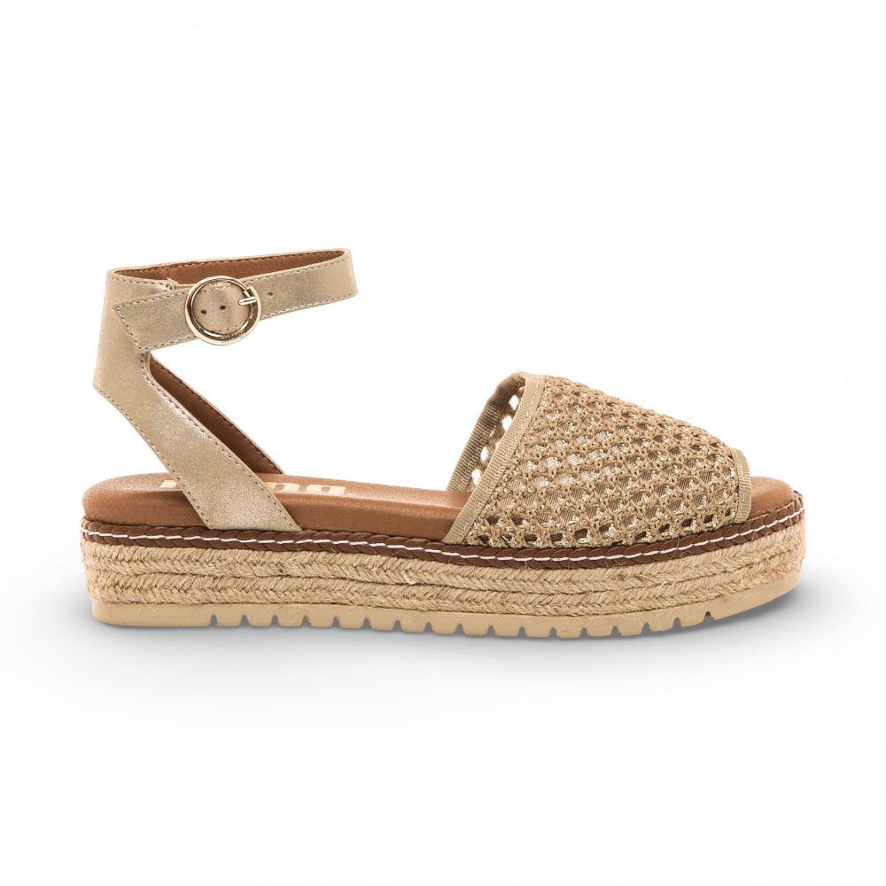 Sandalias Mustang modelo 59617 en color Beig
