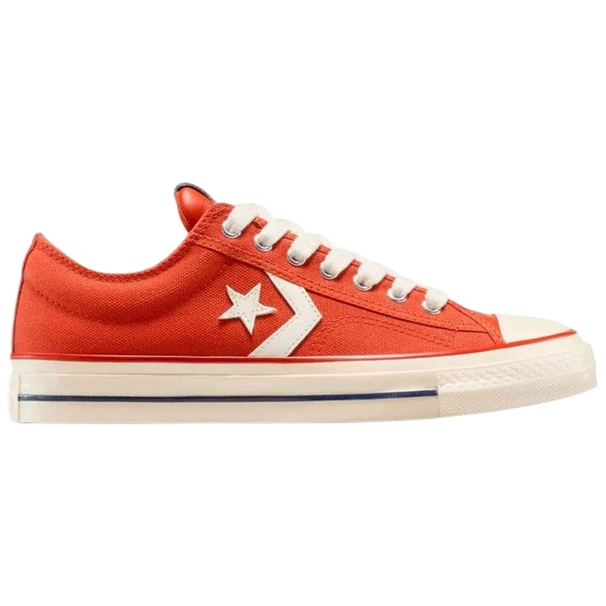 Calzado Converse modelo Star Player 76 en color Naranja