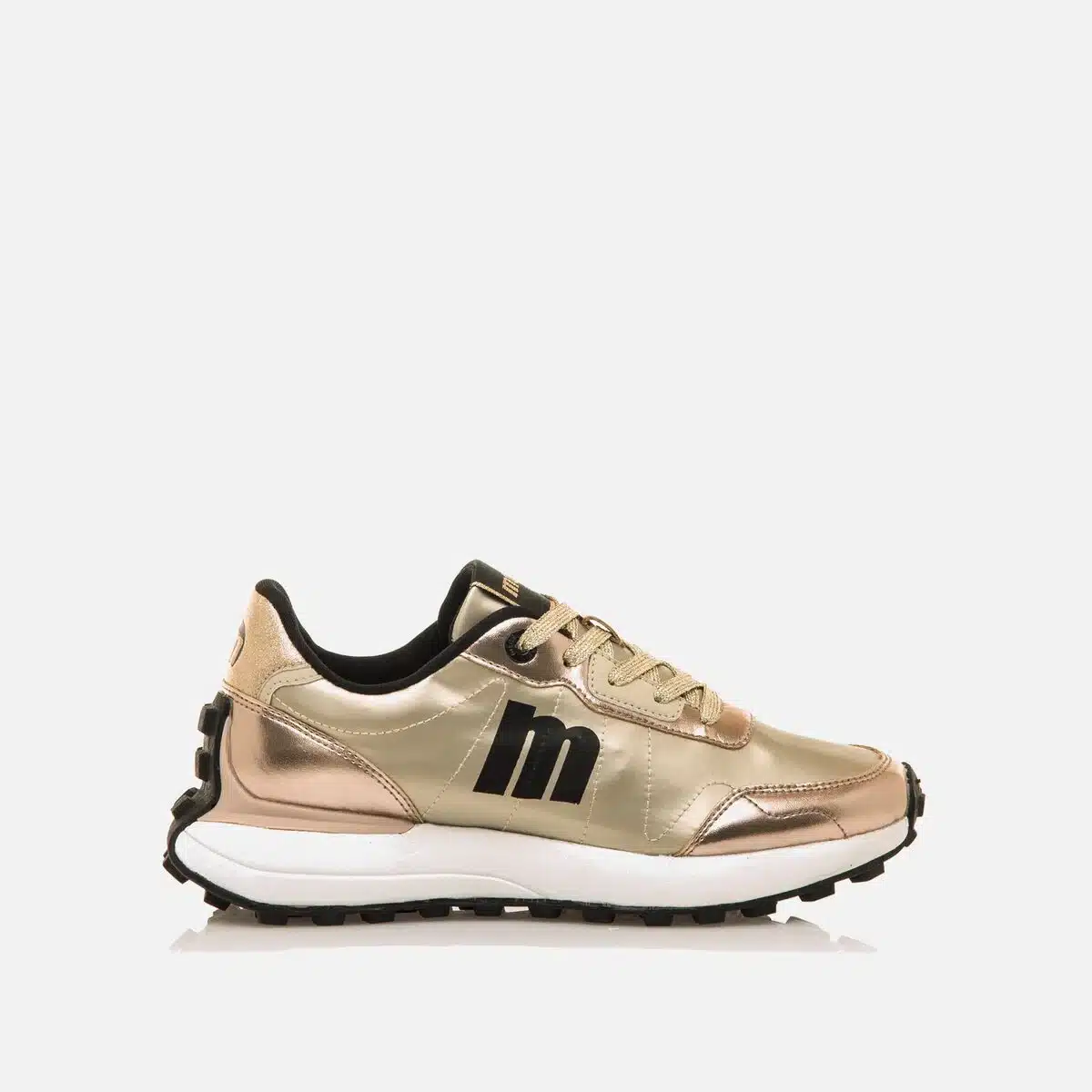 Zapatillas Mujer Mustang Estilo Deportivo, Doradas con Acabados Metalizados, Cordones y Suela de Goma para Uso Diario, Modelo Zinc