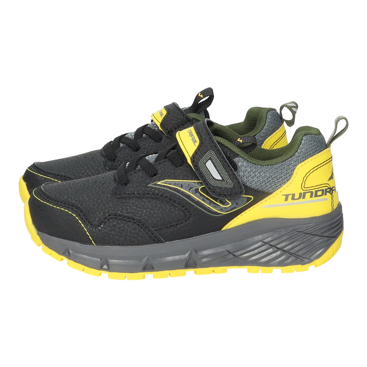 Deportivos marca JOMA para niño en color negro. Deportivas Tundra JR para niños modelo Trail  con suelo de caucho