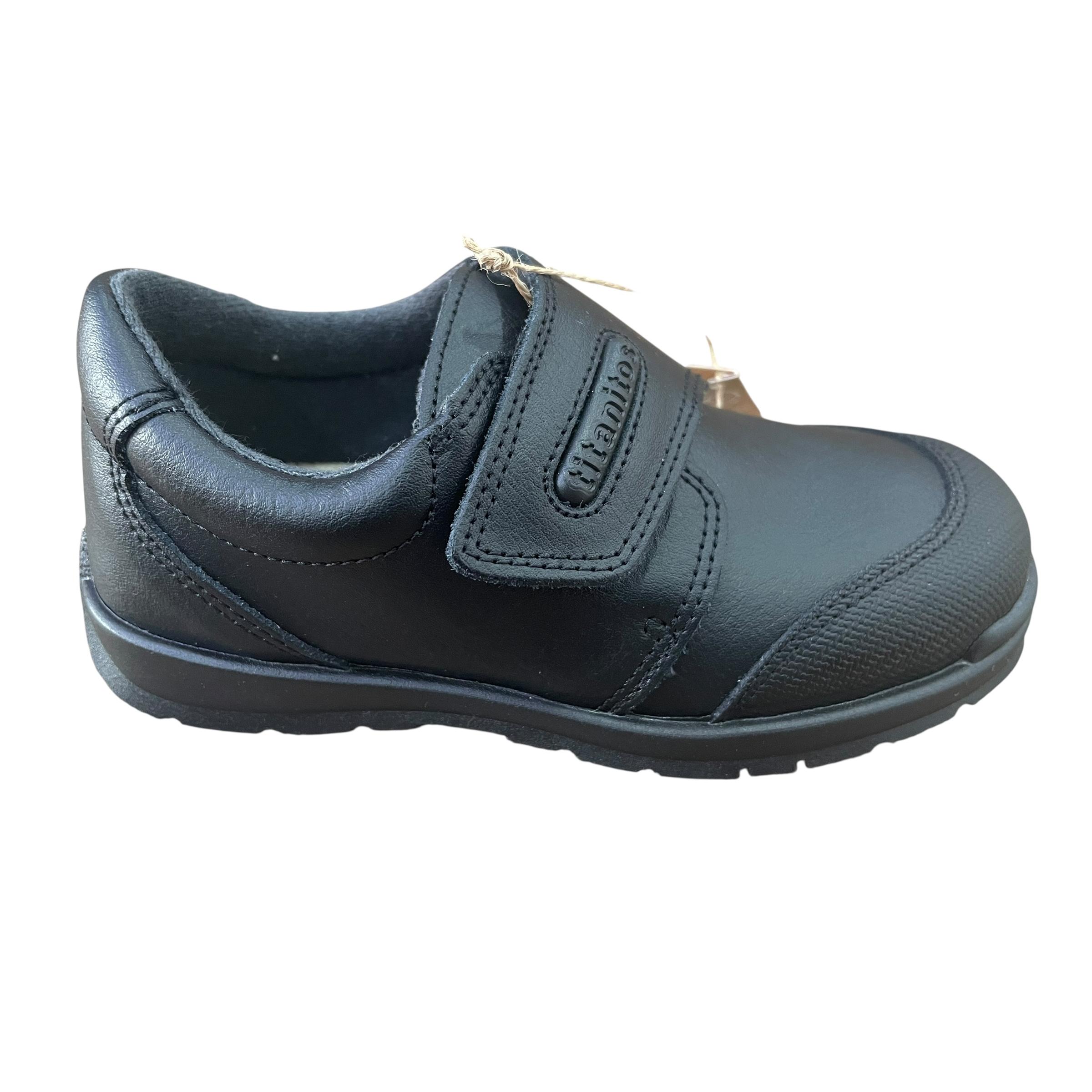 Titanitos Kids Footwear modelo Zeus en color Negro