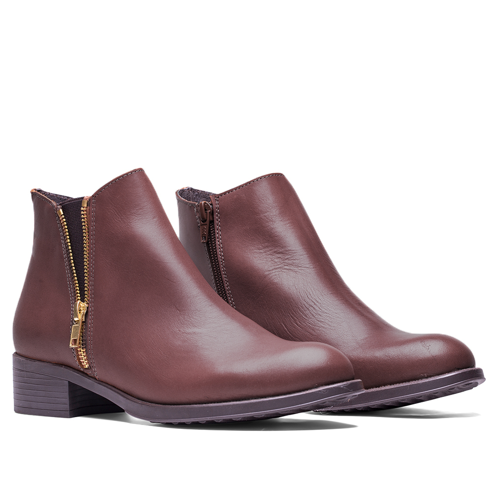Botines BT-33 en Piel Krust Marrón con Tacón de 30 mm: Estilo Contemporáneo y Confort Garantizado, Perfectos para el Trabajo y Salidas Casual, Diseño Versátil y Elegante que Ofrece Comodidad y Ajuste