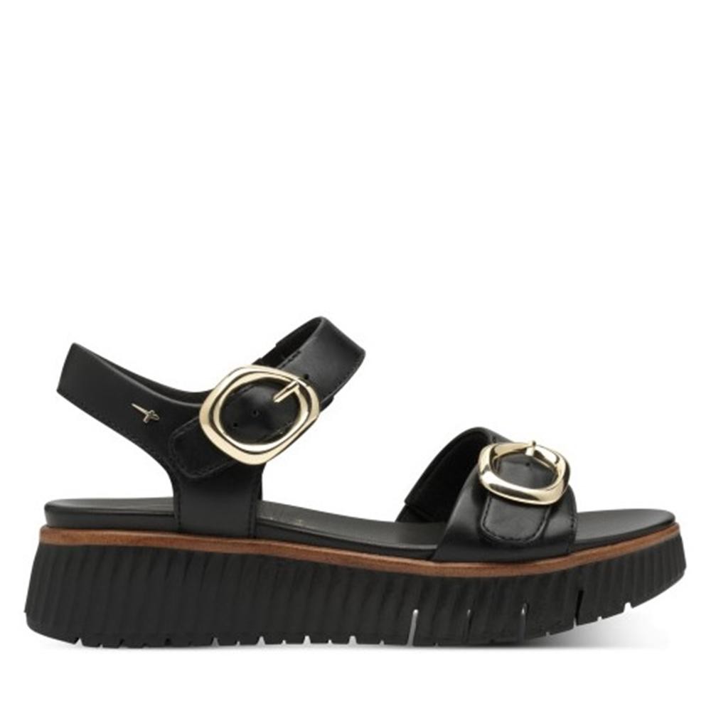 Cómoda  Sandalia mujer 88720 de TAMARIS CONFORT en suave piel oro y detalle hebilas doradas. Plantilla anatómica acolchada. Ajuste velcro. Cuña flexible y antideslizante Altura Tacón bajo (3-5 cm) Referencia