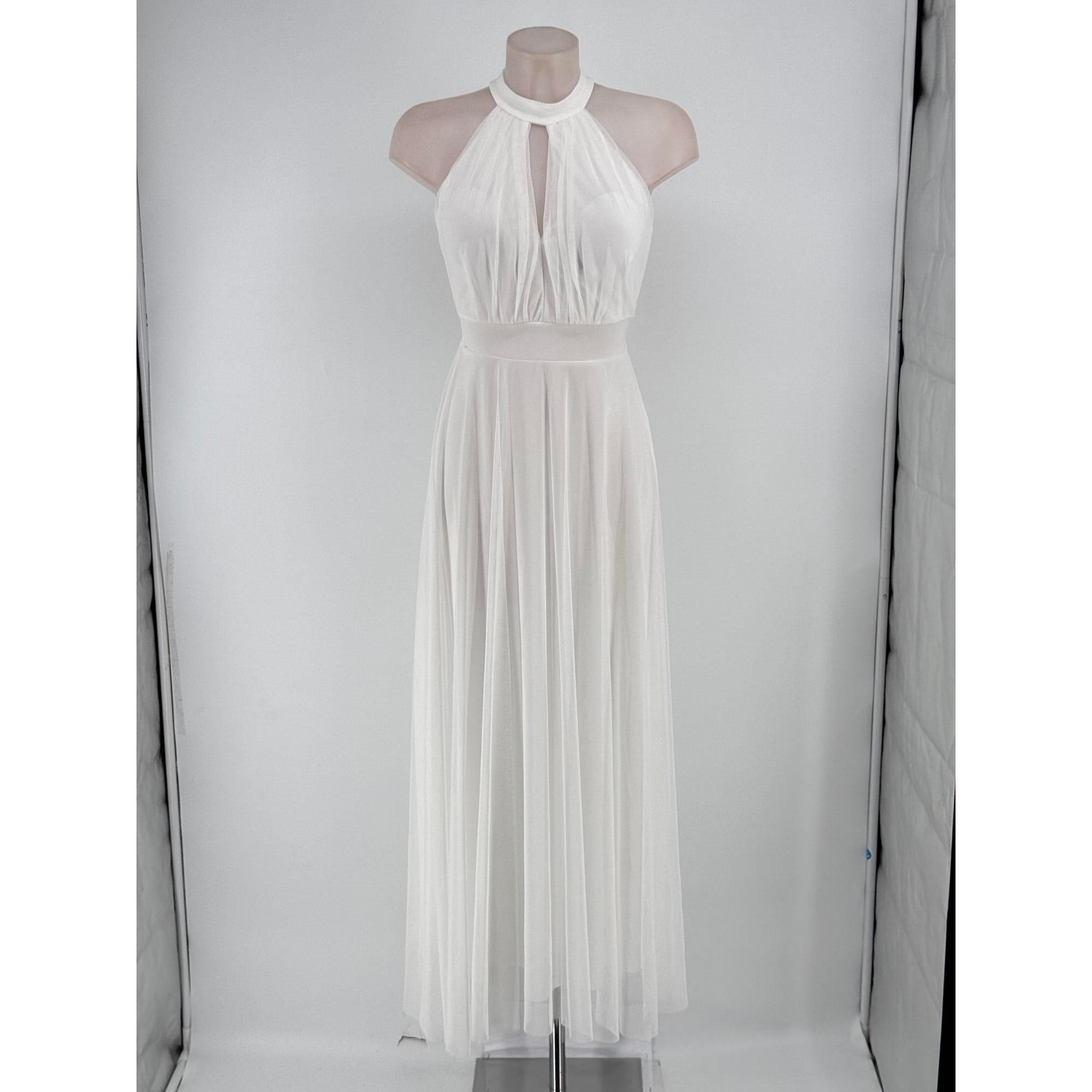 Vestido largo de tul con forro interior y cuello halter. Con goma en la cintura y lazada trasera de gasa, relleno en el pecho.