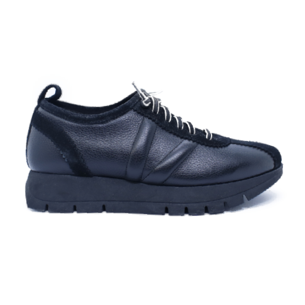 Shoes Anchos Y Confortables marca Puche para mujer en color negro
